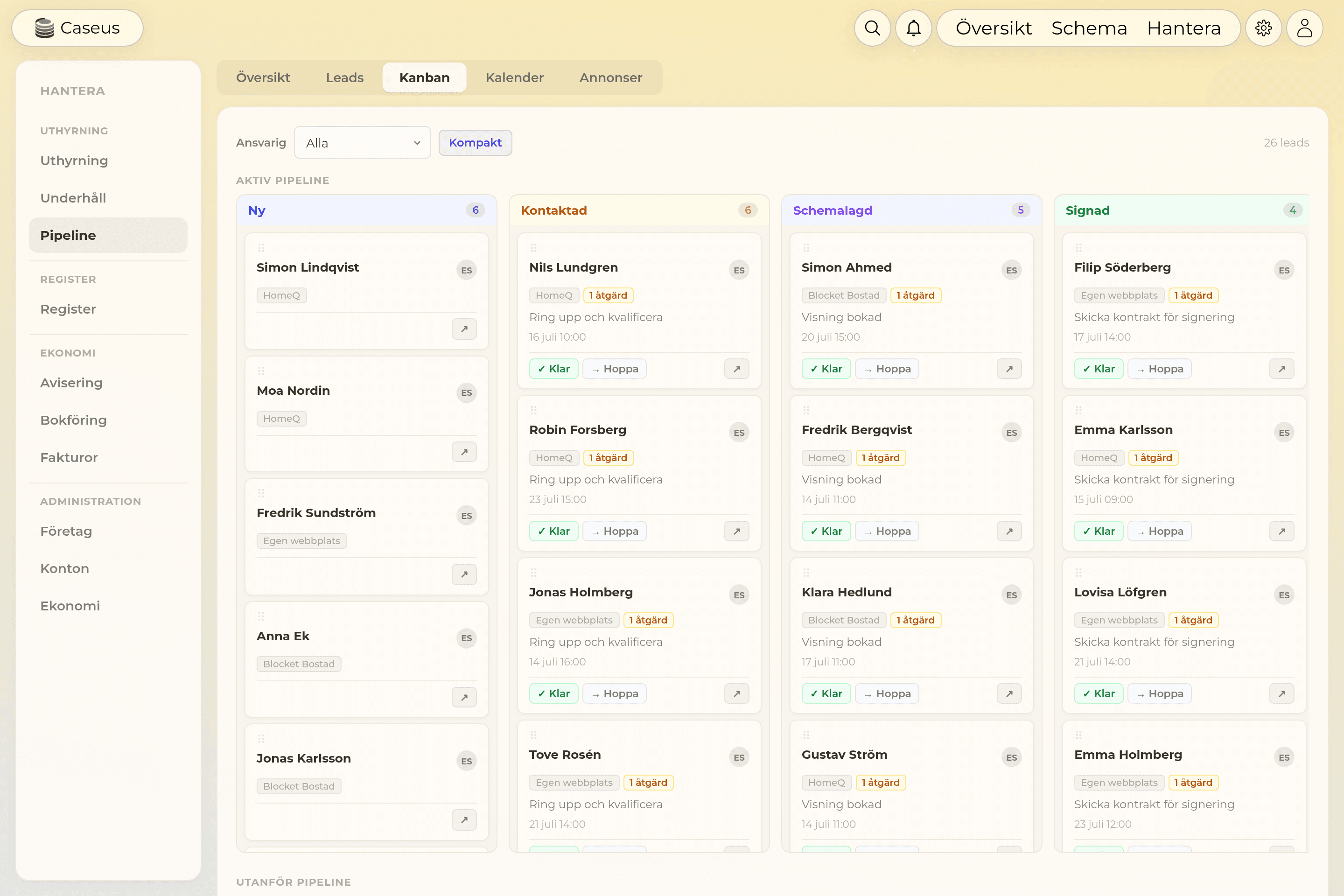 Kanban-tavlan i Caseus med leads i kolumnerna Ny, Kontaktad, Schemalagd och Signad, med nästa åtgärd på varje kort.